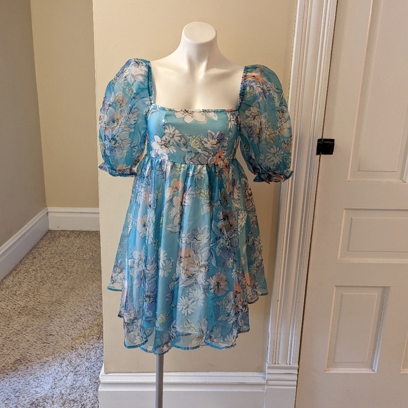 SHEIN Dresses & Skirts - SheIn blue square neck puff sleeve floral print dress size S